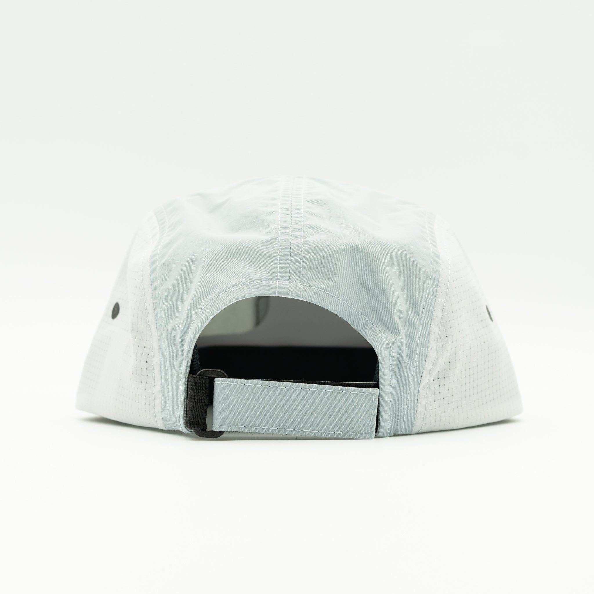 The back view of a light blue performance baseball cap with a matching fabric strap and black plastic buckle, set against a seamless white background.
Color: Grey/Glacier Grey